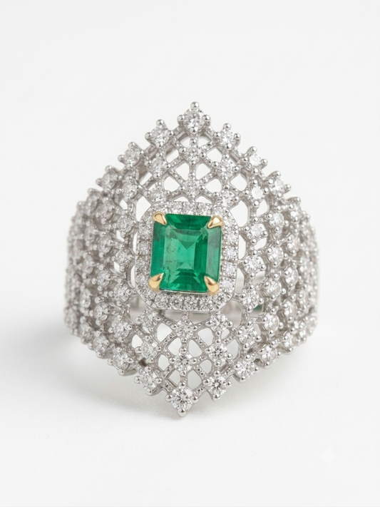Silver Tone Vintage-Style Cluster Ring with Green Accent Center – Size 8